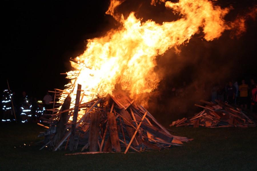 The bonfire was a big hit last night at the Homecoming festival.
