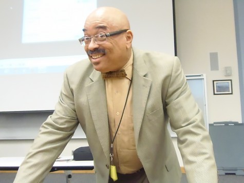 Award-winning journalist Chris Moore addresses newspaper and broadcast students on Tuesday. Photo by Mikaela Thorne