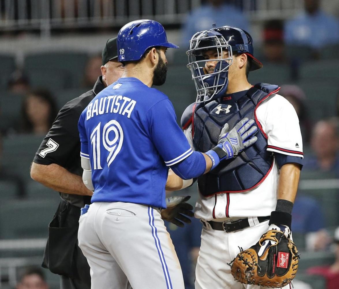 Bat flip leads to dust-up between Jays, Braves