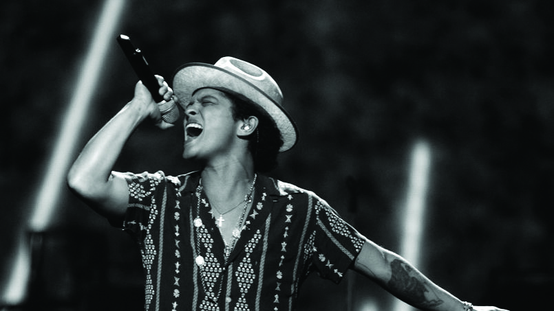 Bruno Mars performs during the iHeartRadio Music Festival in Las Vegas, Nevada September 21, 2013. REUTERS/Steve Marcus (UNITED STATES - Tags: ENTERTAINMENT) - RTX13U6M