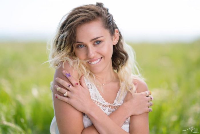 Miley Cyrus returning to her roots