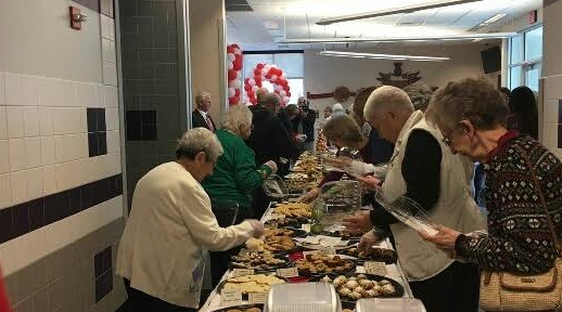 Student bakers pitch in for Cookie Extravaganza