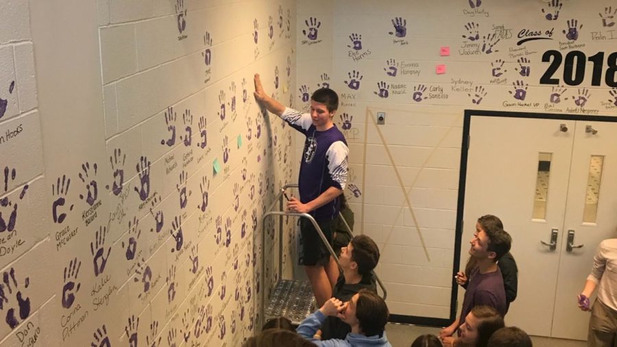 Seniors waiting to put their handprint on the wall