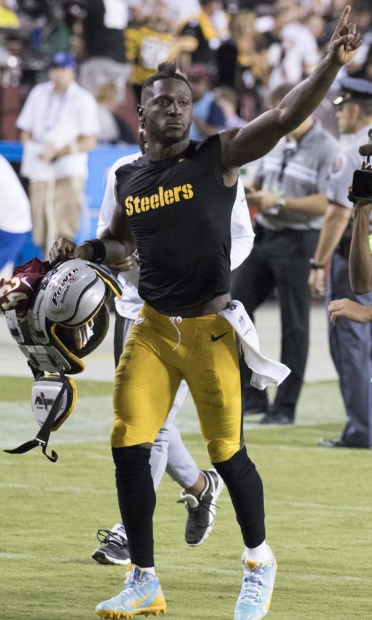 Brown motions to fans after a game. Brown is now signed to the Raiders for the 2019 season.