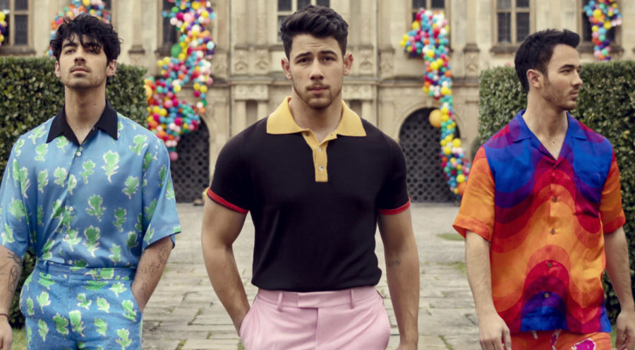 Staff writers Avery Greenaway, Cassie Snyder, and Elizabeth Solenday discuss which Jonas Brother is the best based on their personalities and talent.