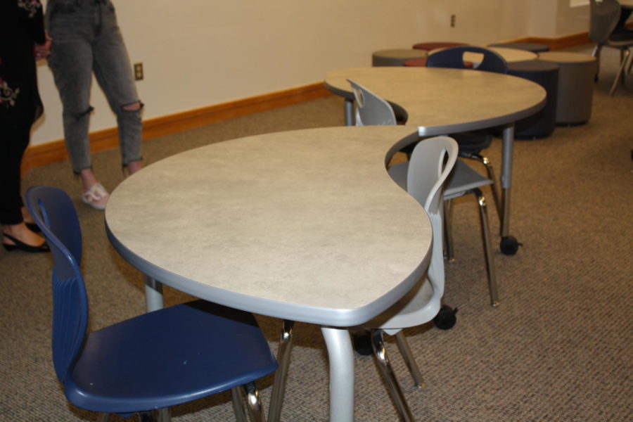 These new tables can expand to fit 2 and 4 people learning groups. 