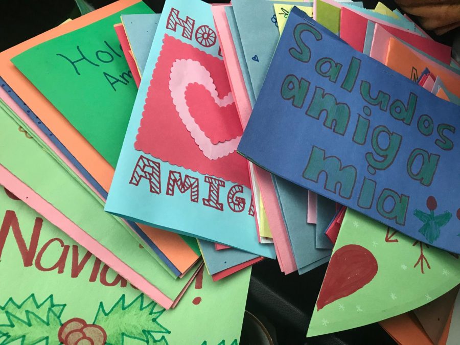 Spanish students send cards to inspire women and children at the border.