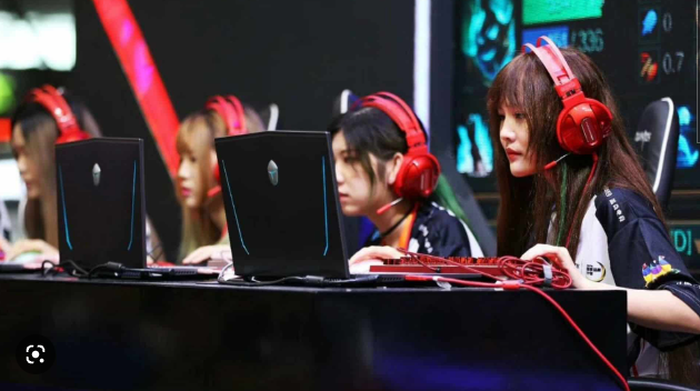 Professional Esports fail to be supportive towards female competitors.   