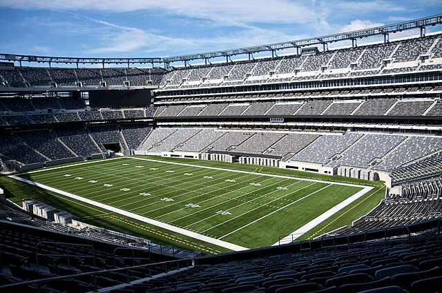 MetLife Stadium has artificial turf rather than natural grass that has resulted in many injuries. Photo via Wikimedia Commons Under Creative Commons License