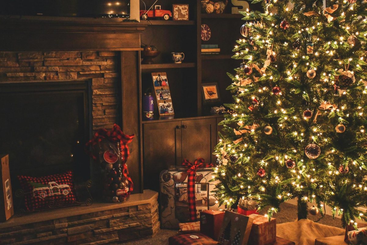 Many struggle to find the perfect gift around Christmas time. Image via Pexels.