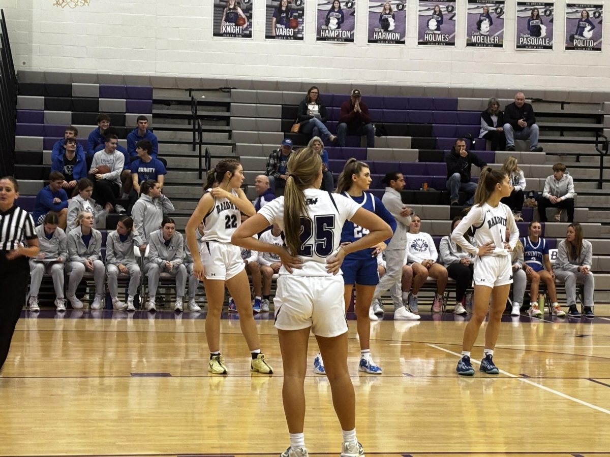 Junior Isabella Niles lines up for a foul shot in the first half. 