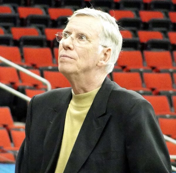 Beloved Pittsburgh Penguins broadcaster, MIke Lange, has passed away at the age of 76. Mike Lange by Michael Miller is licensed under CC BY-SA 3.0.