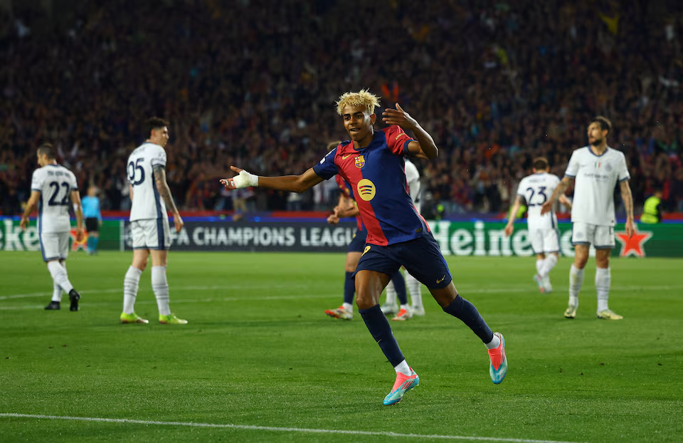 Soccer Football - Champions League - Semi Final - First Leg - FC Barcelona v Inter Milan - Estadi Olimpic Lluis Companys, Barcelona, Spain - April 30, 2025 FC Barcelona's Lamine Yamal celebrates scoring their first goal REUTERS/Albert Gea TPX IMAGES OF THE DAY
