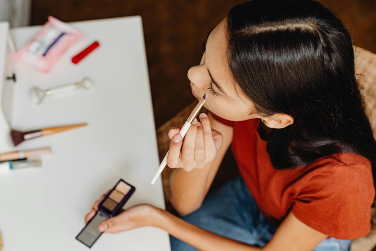 More middle school students have been following teenage trends via social media.
Photo By: Kaboompics.com via pexels.com