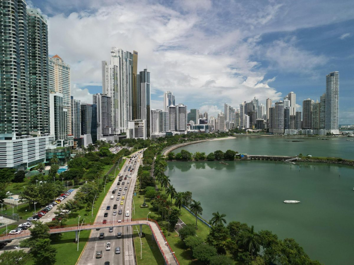 Many debate whether city life or country life is a better fit. Image via Pexels. 