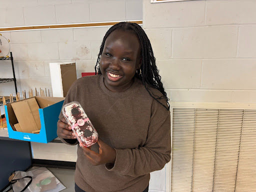 Freshman Yar Ator turned her love of baking into a profitable hobby. 