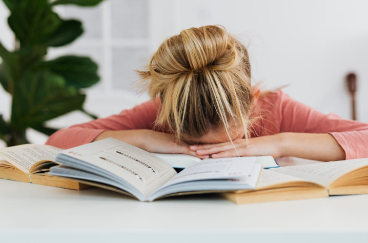 Some students consider junior year to be the most stressful, but it does not have to be. Image via Pexels.com.
